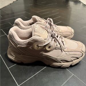 adidas Neutral Beige/Taupe Retro Runner Sneakers